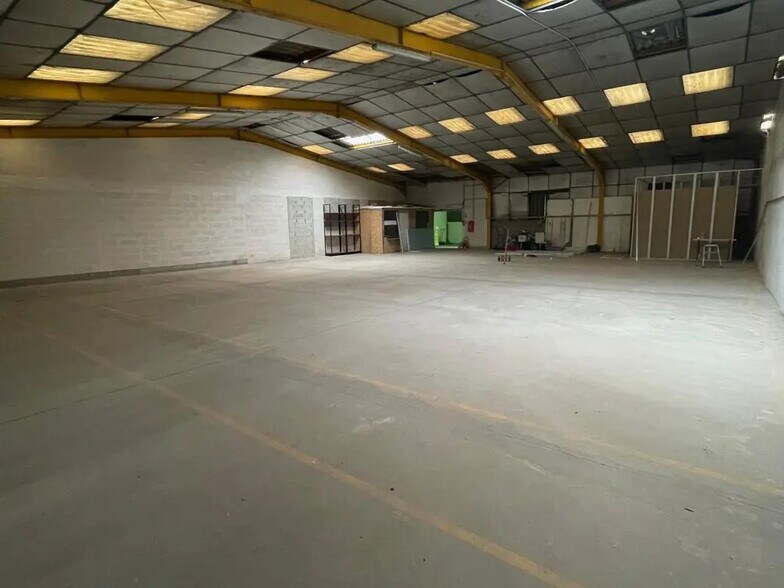 Local d’activités dans Val-de-Reuil à louer - Photo intérieure – Image 3 sur 5