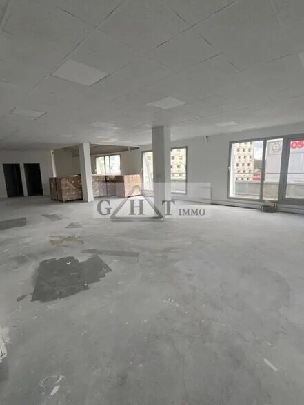 Bureau dans Saint-Ouen-sur-Seine à louer - Photo de l’immeuble – Image 2 sur 8