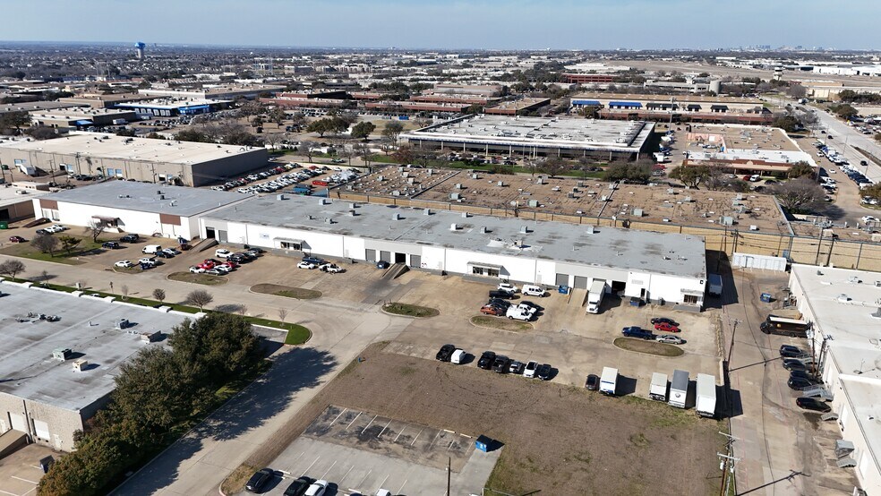 4165-4185 Billy Mitchell Dr, Addison, TX à louer - Photo de l’immeuble – Image 2 sur 2