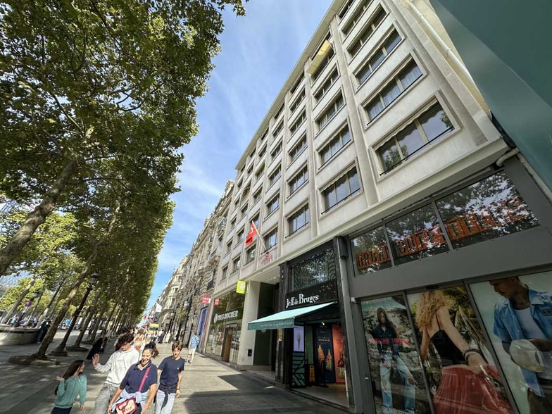 102 Avenue Des Champs Elysées, Paris à louer - Photo de l’immeuble – Image 2 sur 10
