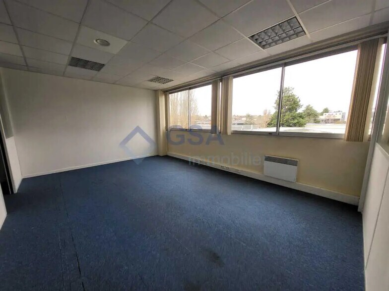 Bureau dans Palaiseau à louer - Photo de l’immeuble – Image 1 sur 9