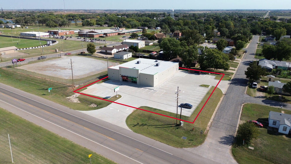 806 N Iliff St, Medicine Lodge, KS à louer - Photo principale – Image 1 sur 3