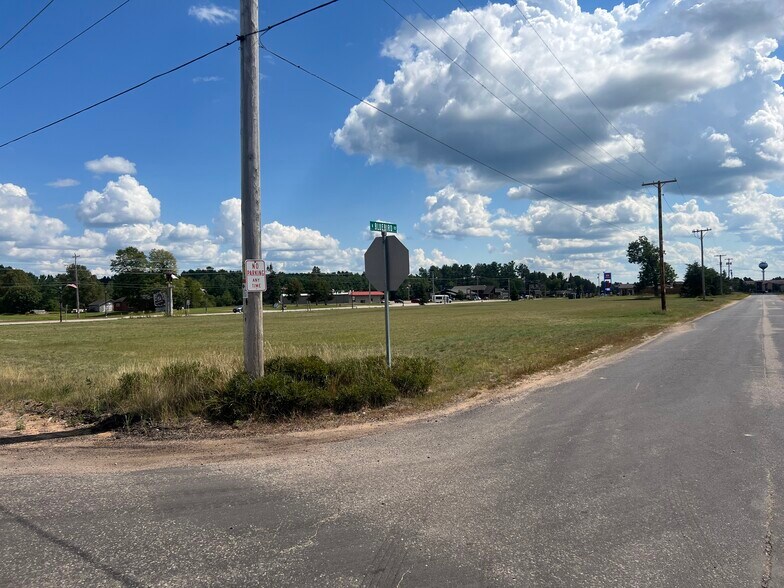 1100 N. Railroad, Eagle River, WI à vendre - Autre – Image 2 sur 5