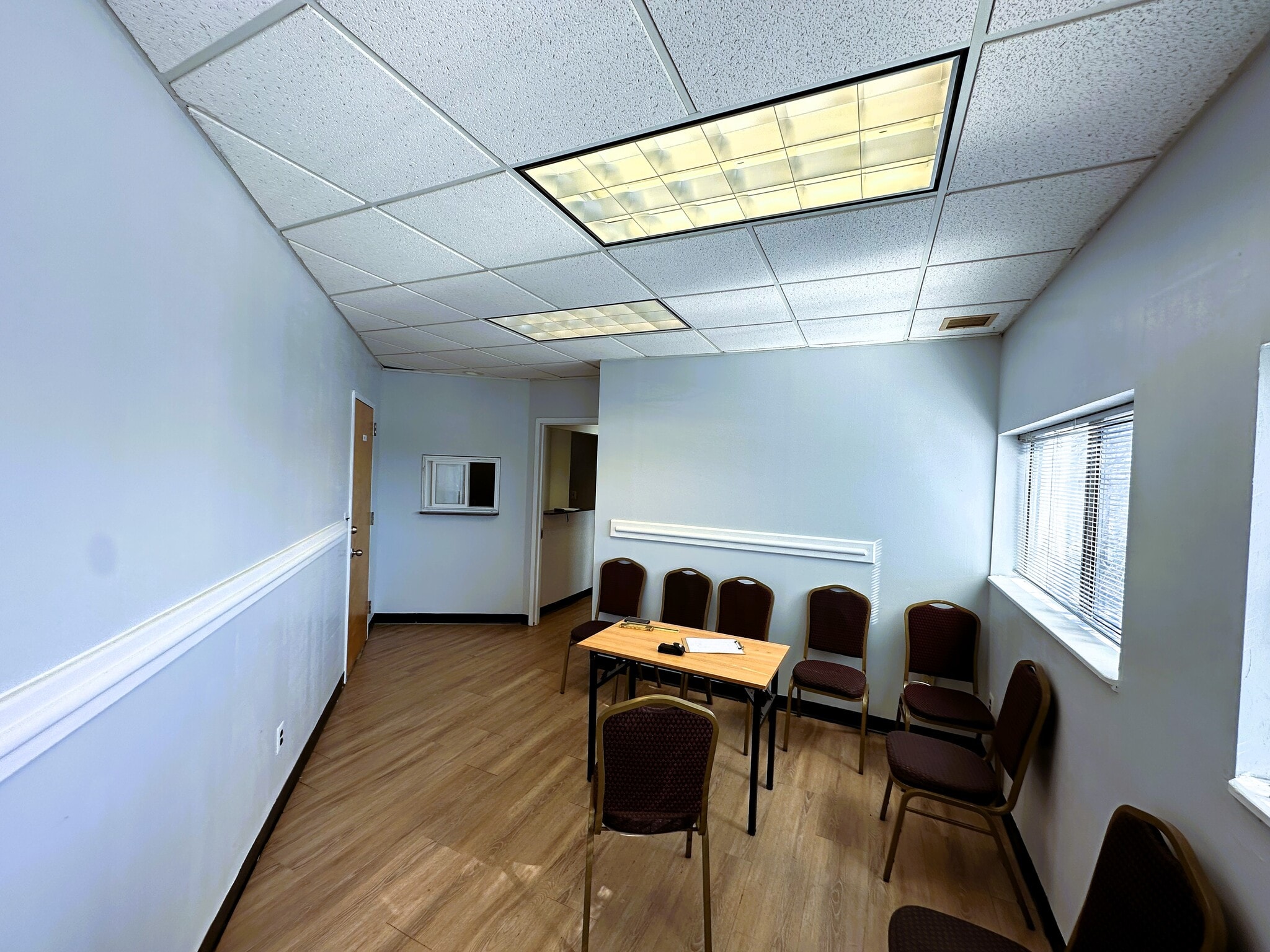 357 Broadway, Amityville, NY à louer Photo intérieure– Image 1 sur 7