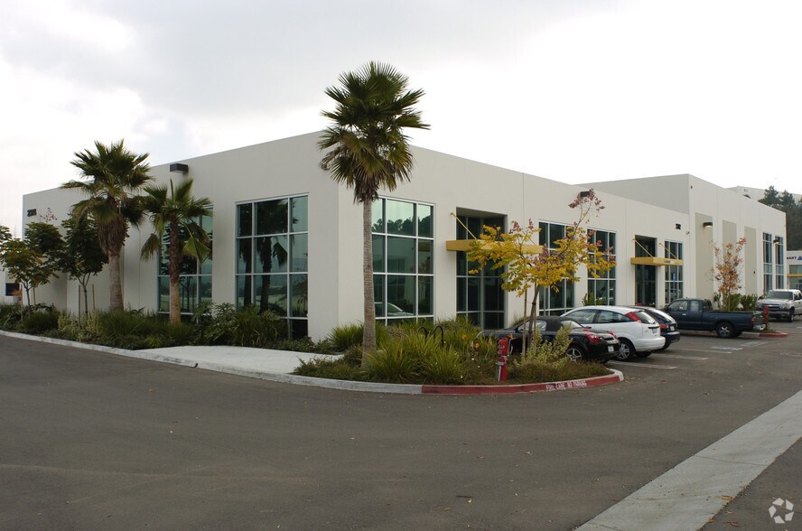 2314 La Mirada Dr, Vista, CA à louer - Hall d’entrée – Image 3 sur 5