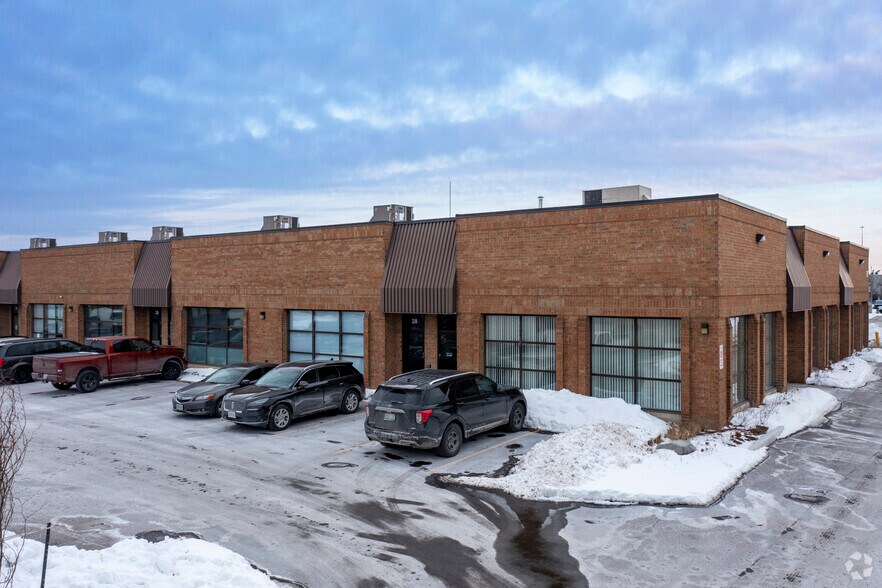 71 Marycroft Ave, Vaughan, ON à louer - Photo de l’immeuble – Image 3 sur 5