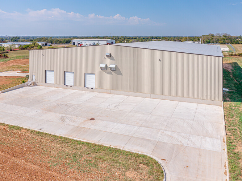 8032 Industrial Dr, Shawnee, OK à louer - Photo de l’immeuble – Image 2 sur 12