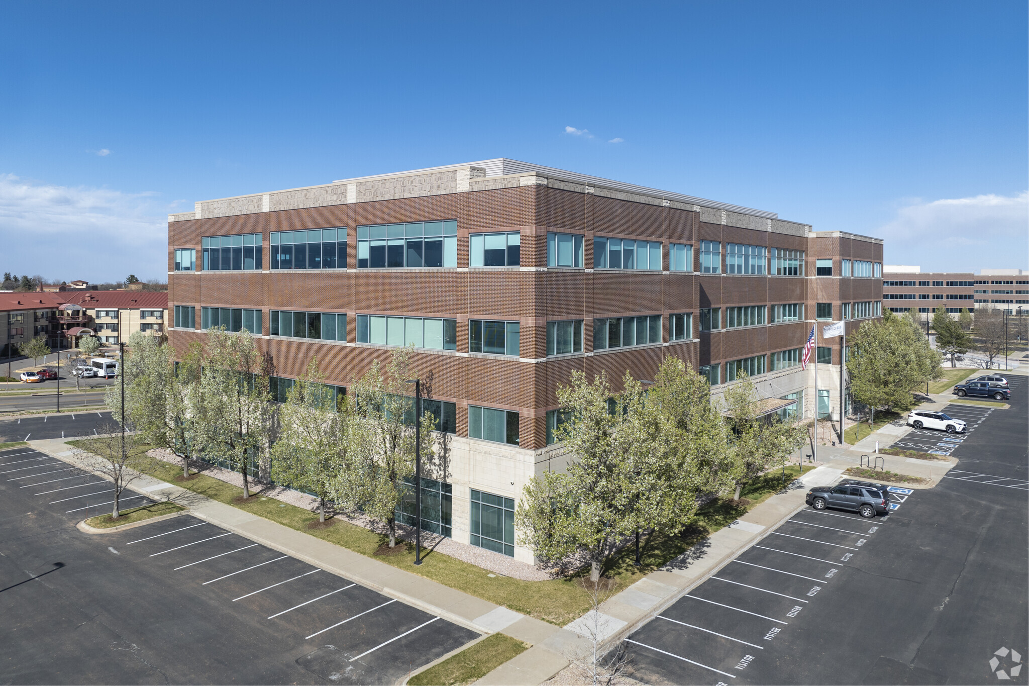7351 Lowry Blvd, Denver, CO à louer Photo de l’immeuble– Image 1 sur 13