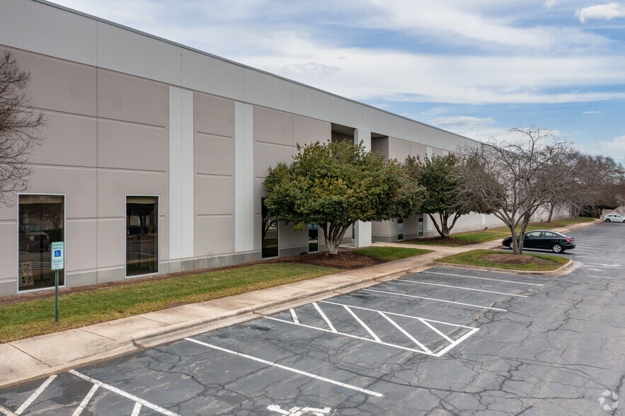 2520-2528 S Tri-Center Blvd, Durham, NC à louer - Photo principale – Image 1 sur 6