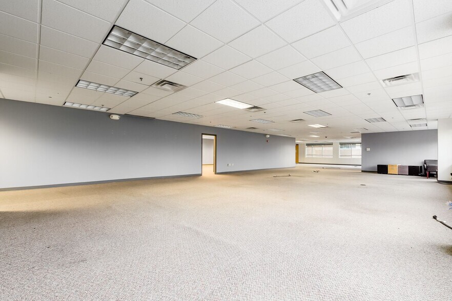 8740 Orion Pl, Columbus, OH à louer - Photo intérieure – Image 2 sur 23