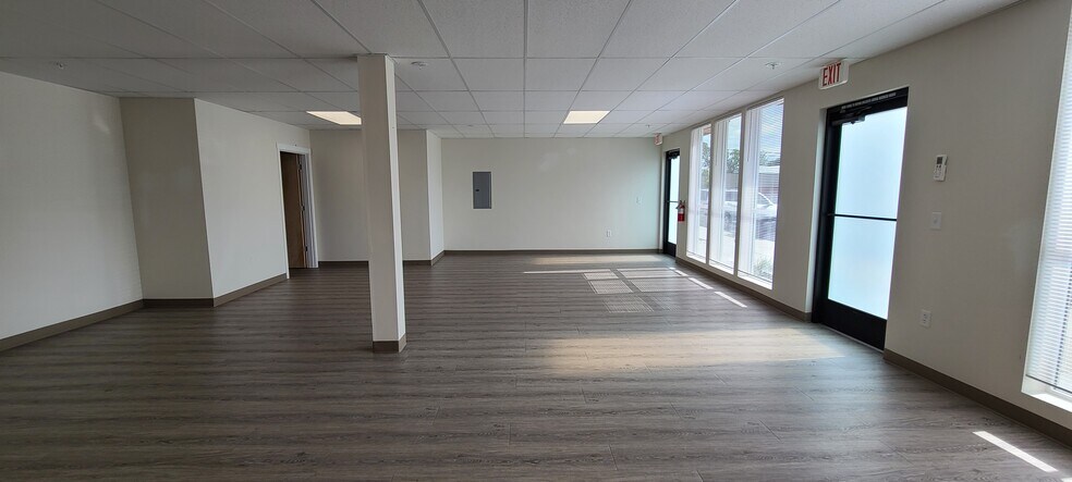 603 Plymouth Dr NE, Keizer, OR à louer - Photo de l’immeuble – Image 3 sur 9