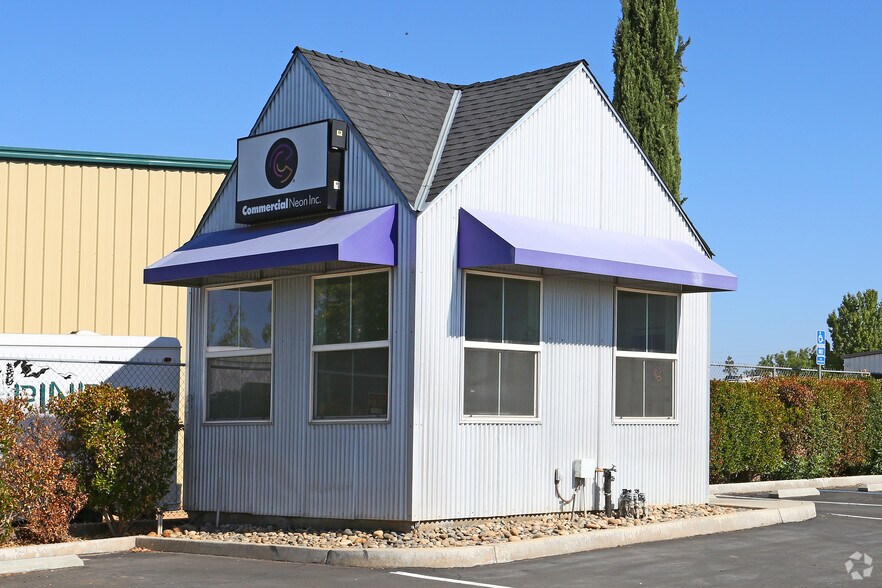 5358 N Barcus Ave, Fresno, CA à louer - Photo de l’immeuble – Image 3 sur 9