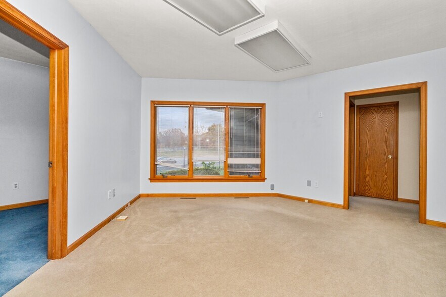 1481 Pleasant Valley Dr, Manchester, CT à louer - Photo de l’immeuble – Image 3 sur 14