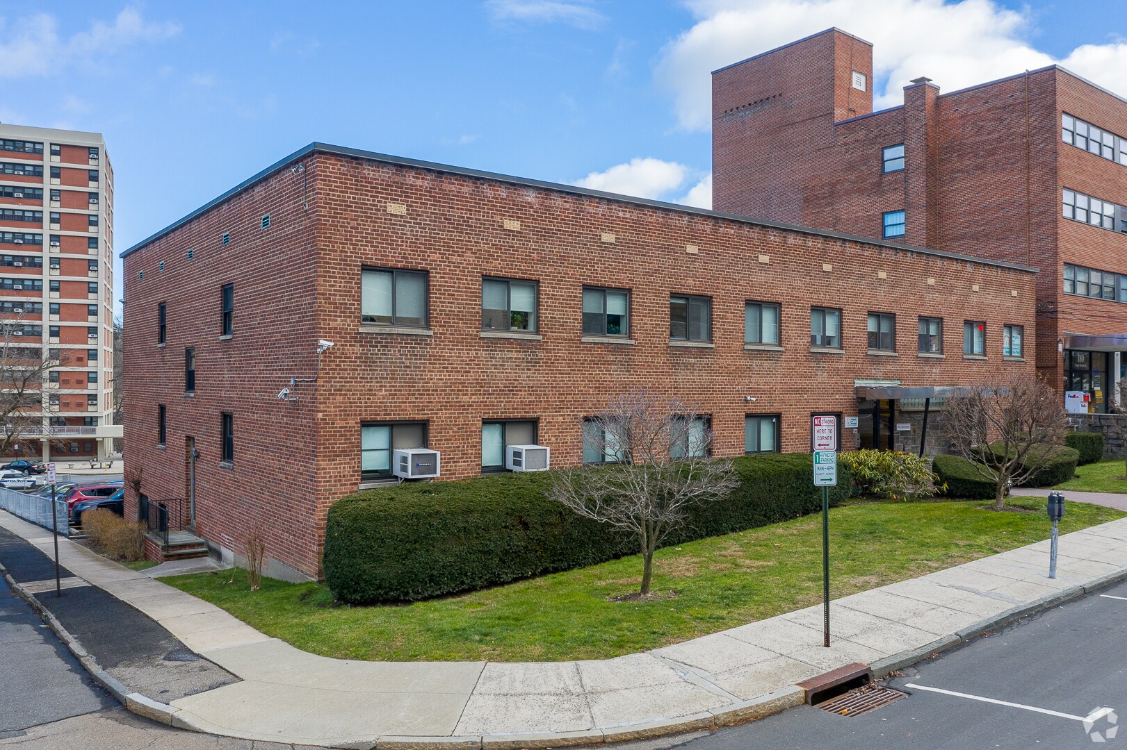 172 S Broadway, White Plains, NY à louer Photo de l’immeuble– Image 1 sur 15