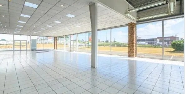 Plus de détails pour Local commercial à louer
