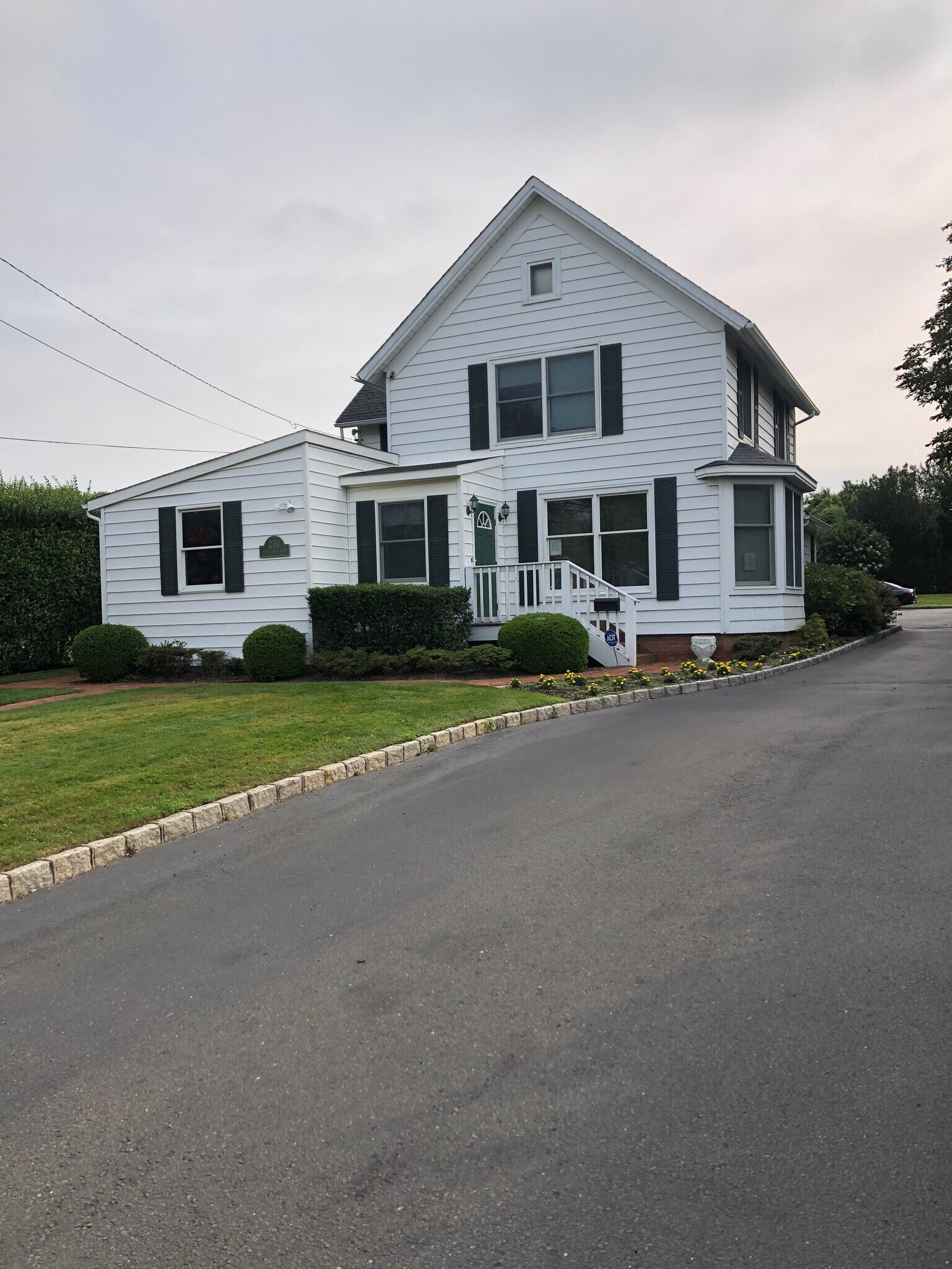 270 N Sea Rd, Southampton, NY à louer Photo principale– Image 1 sur 5