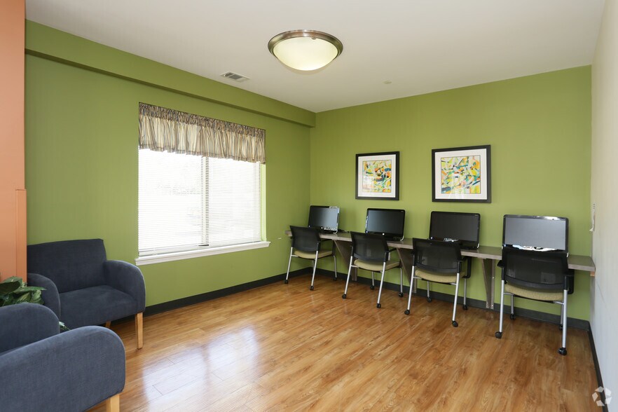 700-700 Wincoram Way, Coram, NY à louer - Photo intérieure – Image 3 sur 71