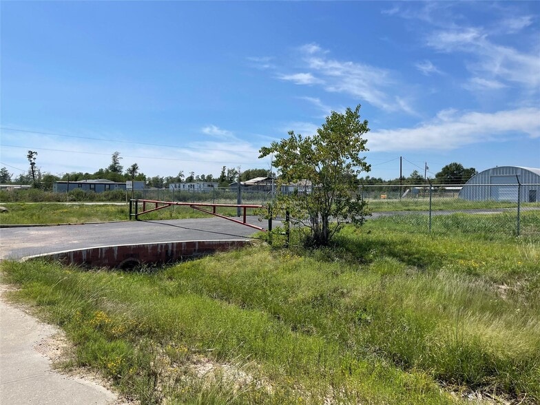 275 County Road 5022, Cleveland, TX à vendre - Photo de l’immeuble – Image 3 sur 6
