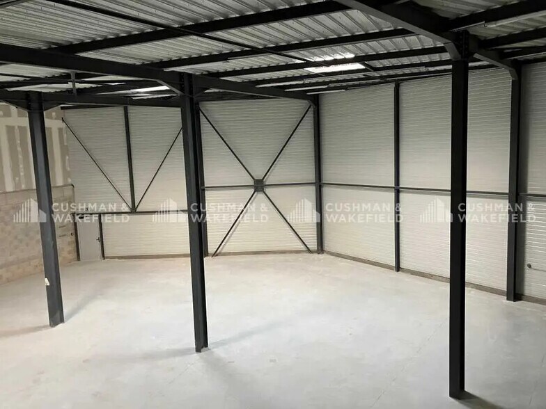 1410 Route Nationale 396, Aubagne à louer - Photo de l’immeuble – Image 3 sur 13