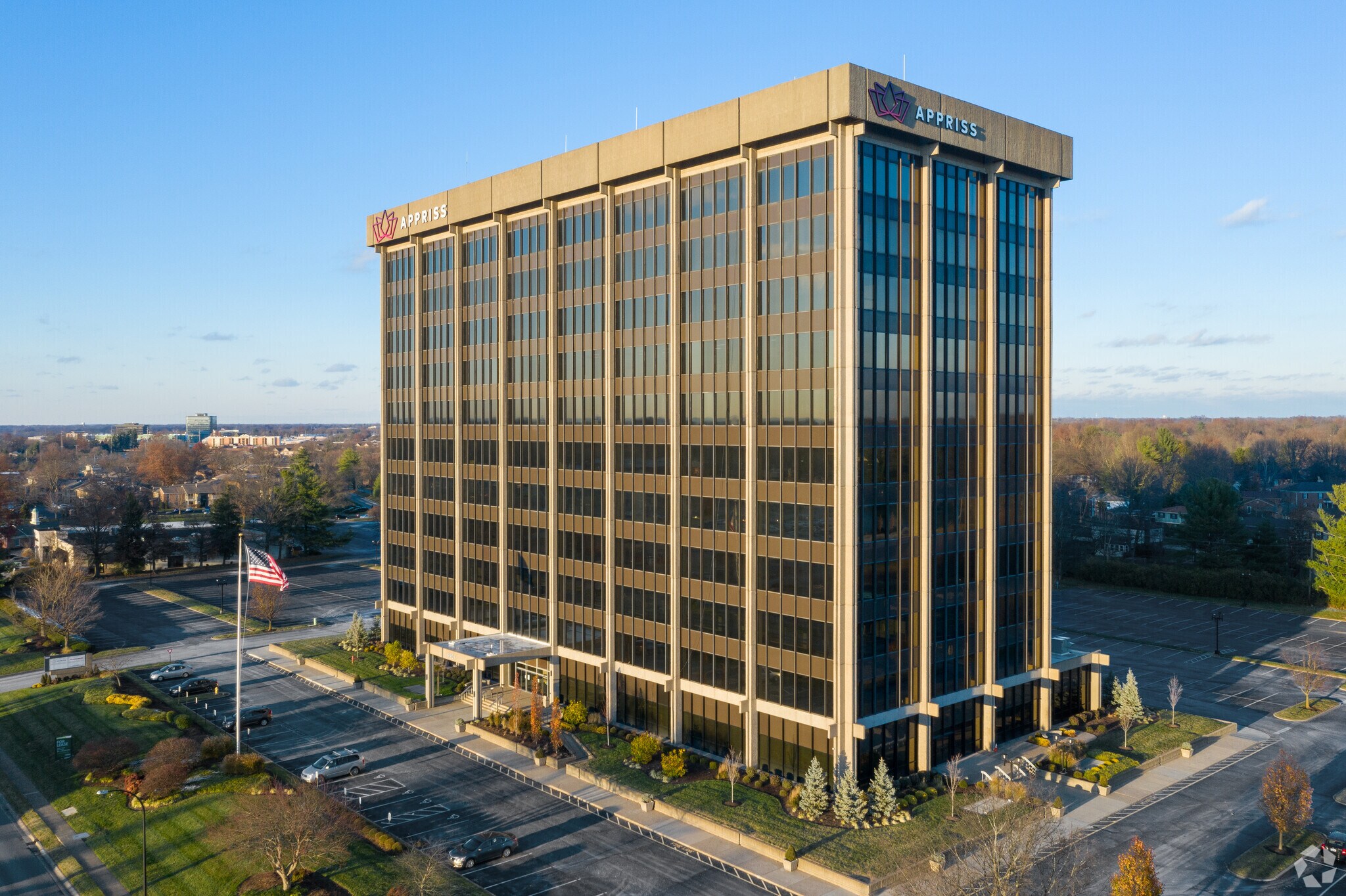 9901 Linn Station Rd, Louisville, KY à louer Photo principale– Image 1 sur 35