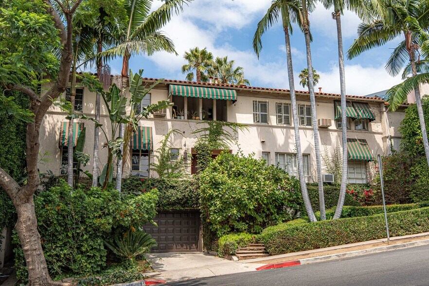 8468 Fountain Ave, West Hollywood, CA à vendre - Photo de l’immeuble – Image 2 sur 19