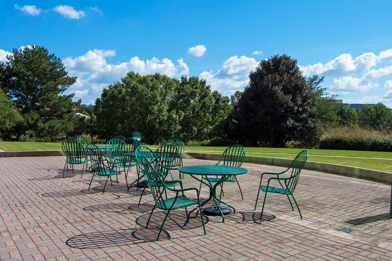 6455 E Johns Xing, Johns Creek, GA à louer - Photo de l’immeuble – Image 3 sur 13