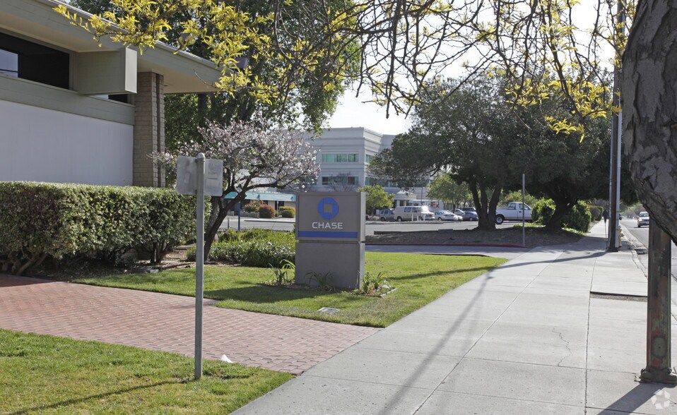 405 Blossom Hill Rd, San Jose, CA à louer - Photo de l’immeuble – Image 2 sur 3