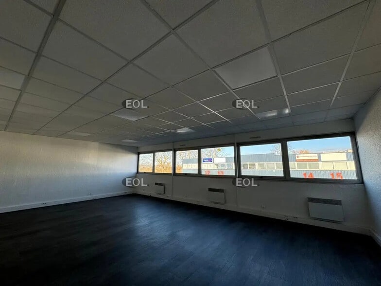 Local d’activités dans Chilly-Mazarin à louer - Photo intérieure – Image 3 sur 4