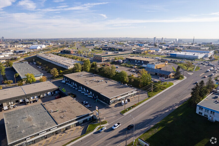 518-552 42nd Ave SE, Calgary, AB à louer - Aérien – Image 3 sur 5