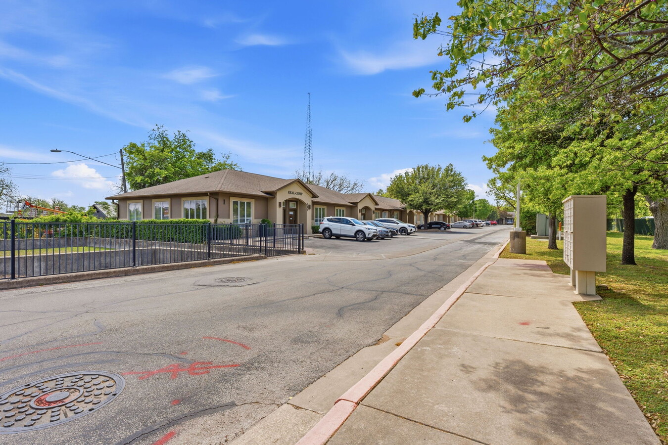 13284 Pond Springs Rd, Austin, TX 78729 - Lot 304 - - Photo intérieure - Image 2 of 18