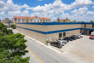 1113-1133 E Houston St, San Antonio, TX à louer Photo de l’immeuble– Image 2 sur 17