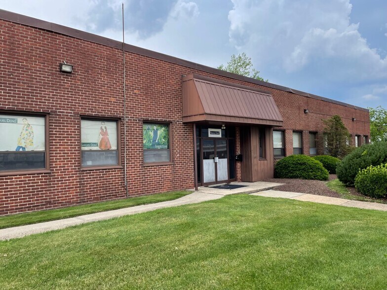 555 Secaucus Rd, Secaucus, NJ à louer - Photo de l’immeuble – Image 1 sur 6