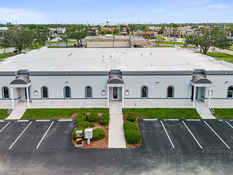 150 W McKenzie St, Punta Gorda, FL à louer - Photo de l’immeuble – Image 3 sur 11