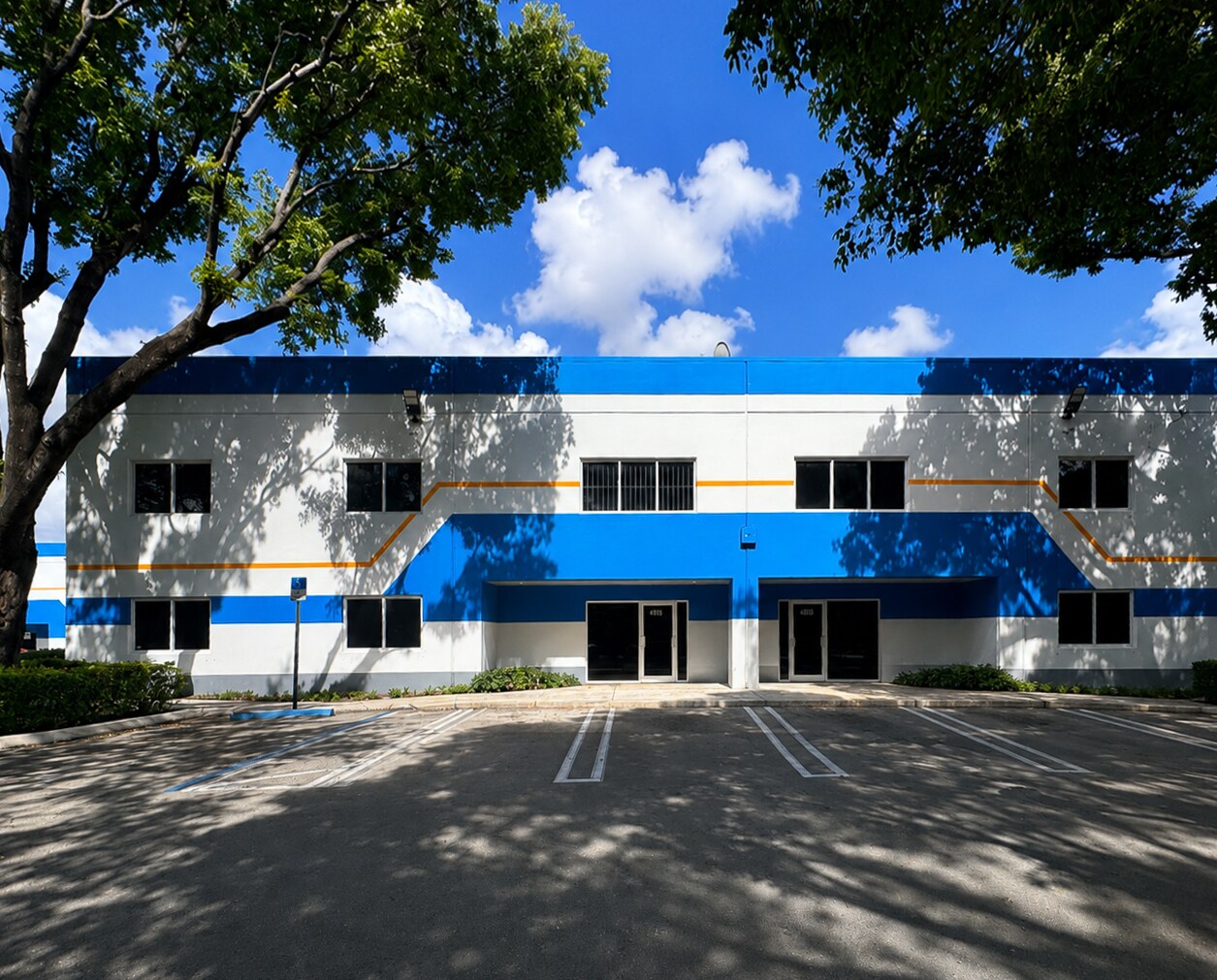 4005-4015 NW 79th Ave, Miami, FL à louer Photo de l’immeuble– Image 1 sur 5