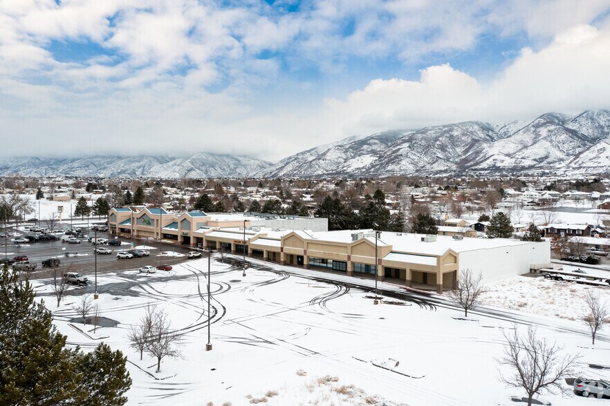 860-880 North Fairfield Road, Layton, UT 84041, Layton, UT à louer - Photo de l’immeuble – Image 3 sur 6