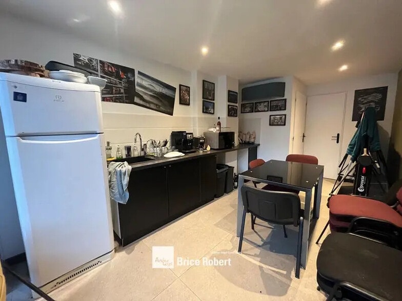 Local d’activités dans Chaponost à louer - Photo intérieure – Image 2 sur 8