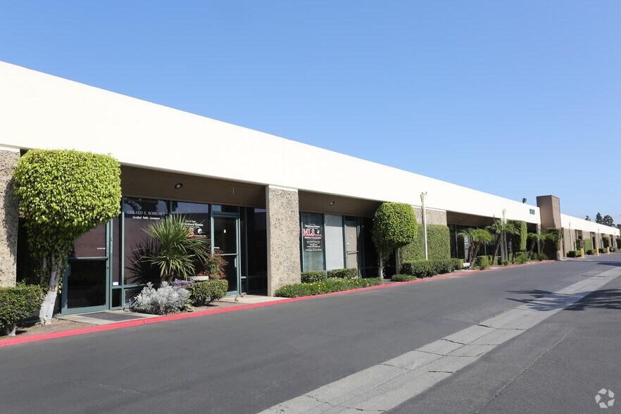 12812 Valley View St, Garden Grove, CA à vendre - Photo de l’immeuble – Image 3 sur 5
