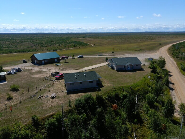 32752 County Road 423, Newberry, MI à vendre - Photo de l’immeuble – Image 2 sur 23
