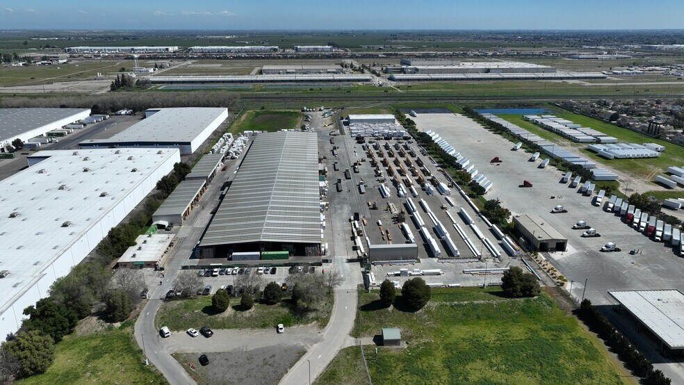 12030 S Harlan Rd, Lathrop, CA à louer - Aérien – Image 2 sur 20
