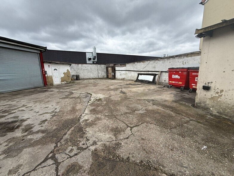 57 Endsleigh Rd, Southall à vendre - Photo de l’immeuble – Image 3 sur 11