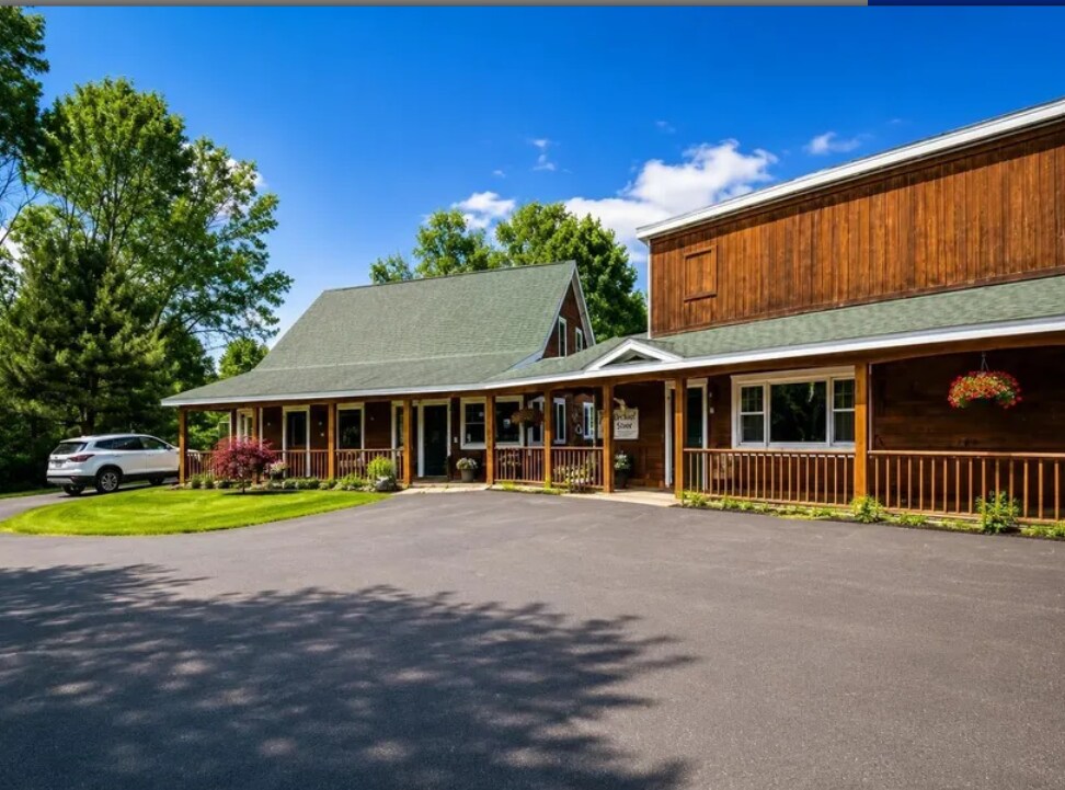 2113-2123 Grace Rd, Frankfort, MI à vendre Photo principale– Image 1 sur 2