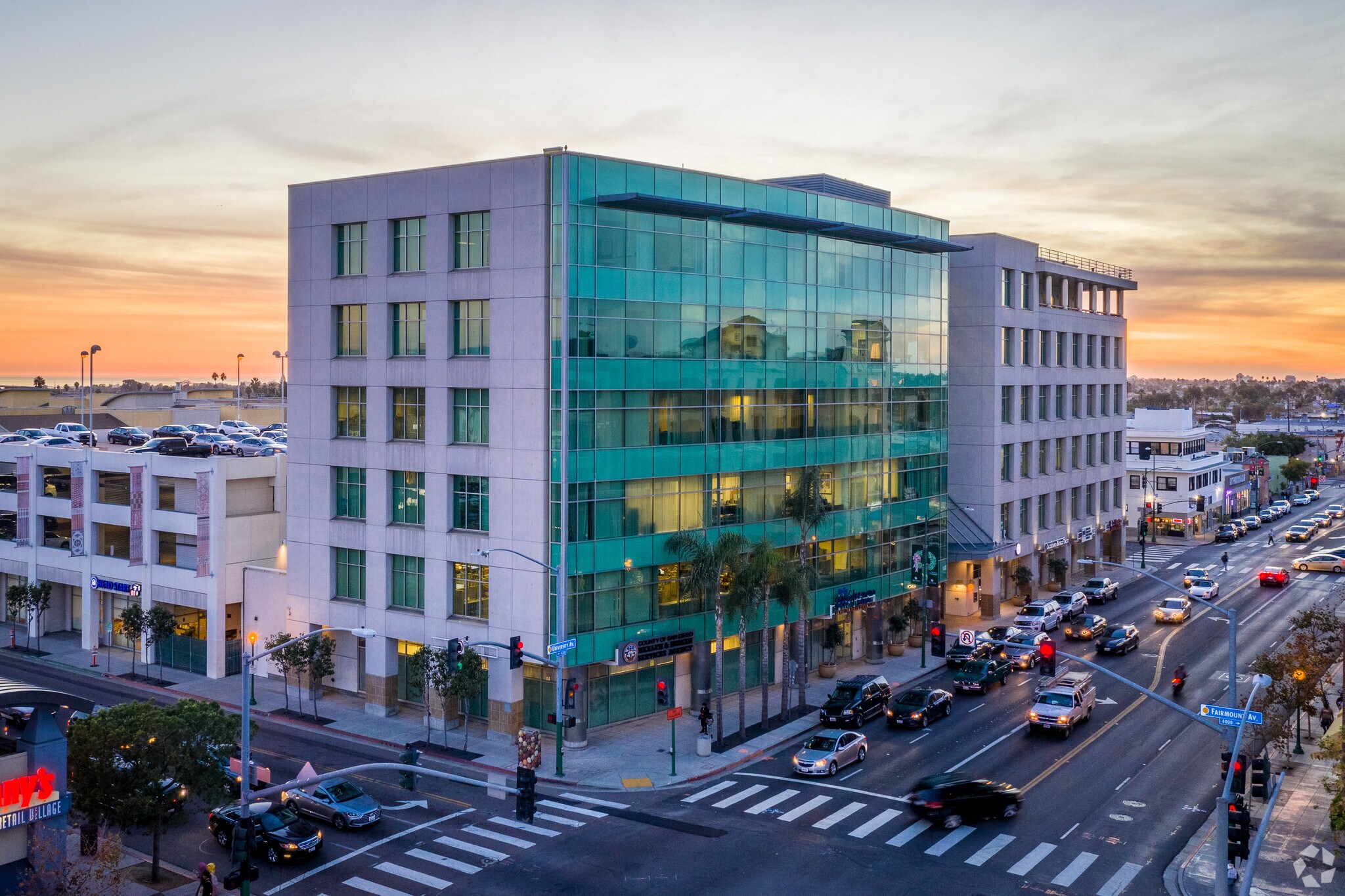 4305 University Ave, San Diego, CA à louer Photo principale– Image 1 sur 6