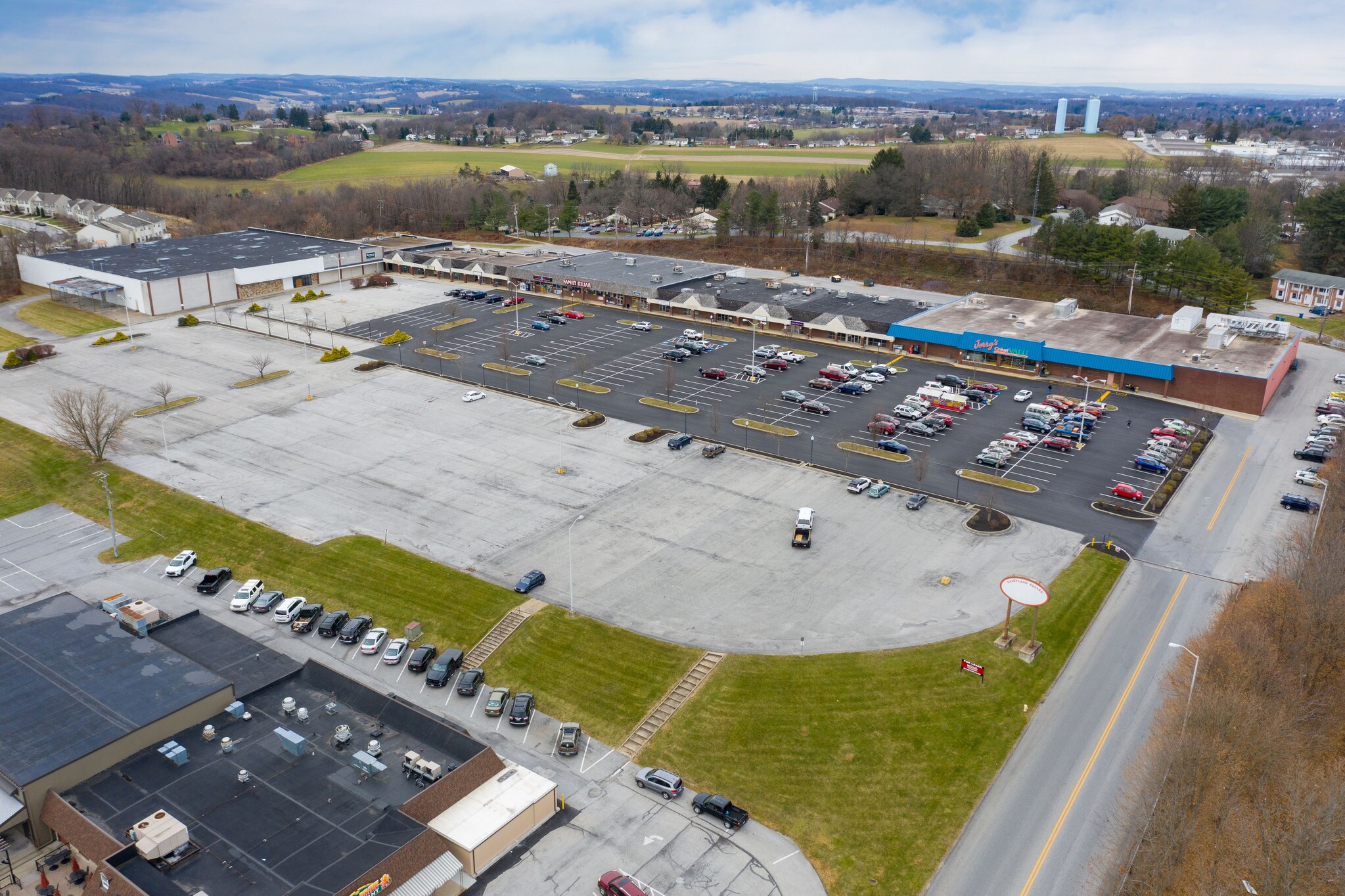 10 Dairyland Sq, Red Lion, PA à louer Photo de l’immeuble– Image 1 sur 2