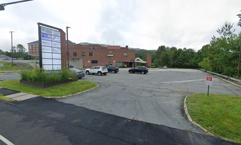 260-262 Cottage St, Littleton, NH à louer - Photo de l’immeuble – Image 2 sur 8