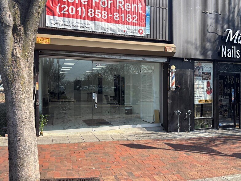 238 Smith St, Perth Amboy, NJ à louer - Photo de l’immeuble – Image 1 sur 2