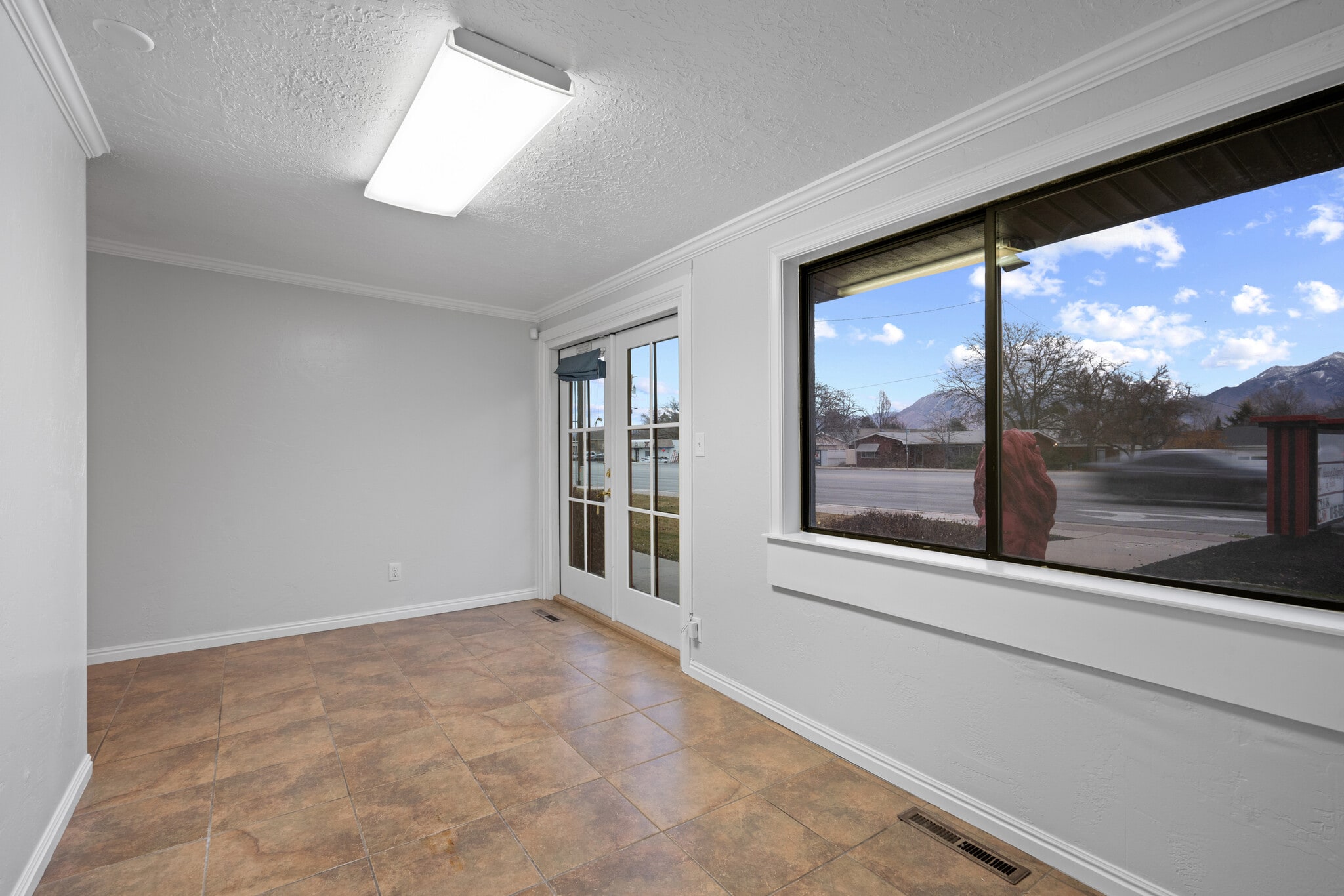 9386 S Redwood Rd, West Jordan, UT à vendre Photo intérieure– Image 1 sur 3