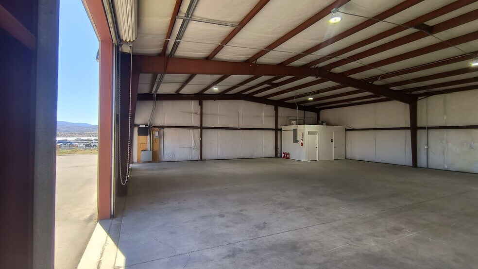 77 Laxalt Dr, Mound House, NV à louer - Photo de l’immeuble – Image 3 sur 6