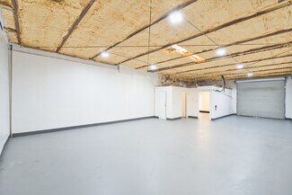 Plus de détails pour 1300 S Frazier St, Conroe, TX - Bureau, Industriel/Logistique à louer