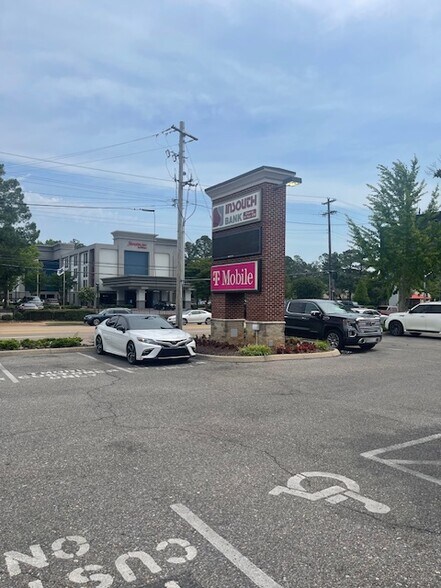 5299 Poplar Ave, Memphis, TN à louer - Photo de l’immeuble – Image 3 sur 9