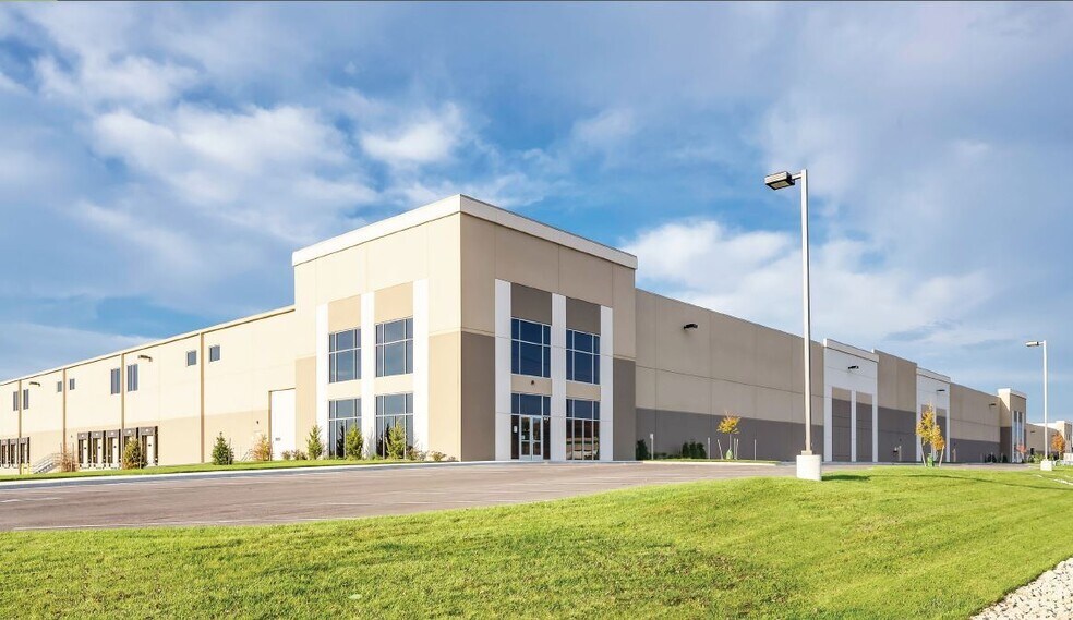 1 Vining Rd, Romulus, MI à louer - Photo de l’immeuble – Image 2 sur 8